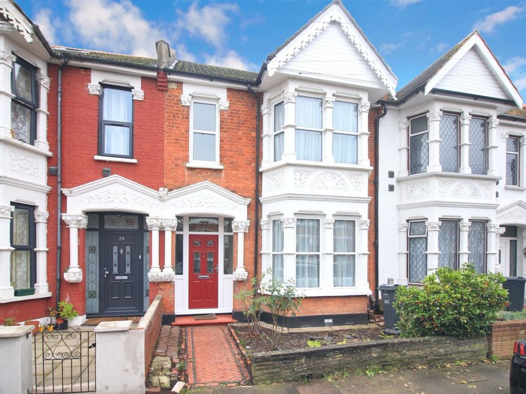 4 bed terraced house to rent in Avonwick Road, Hounslow TW3, £2,400 pcm