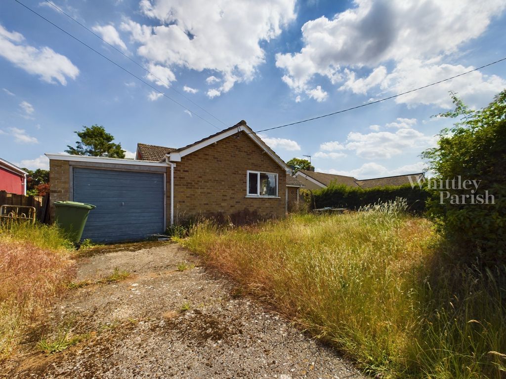 3 bed detached bungalow for sale in Quidenham Road, East Harling