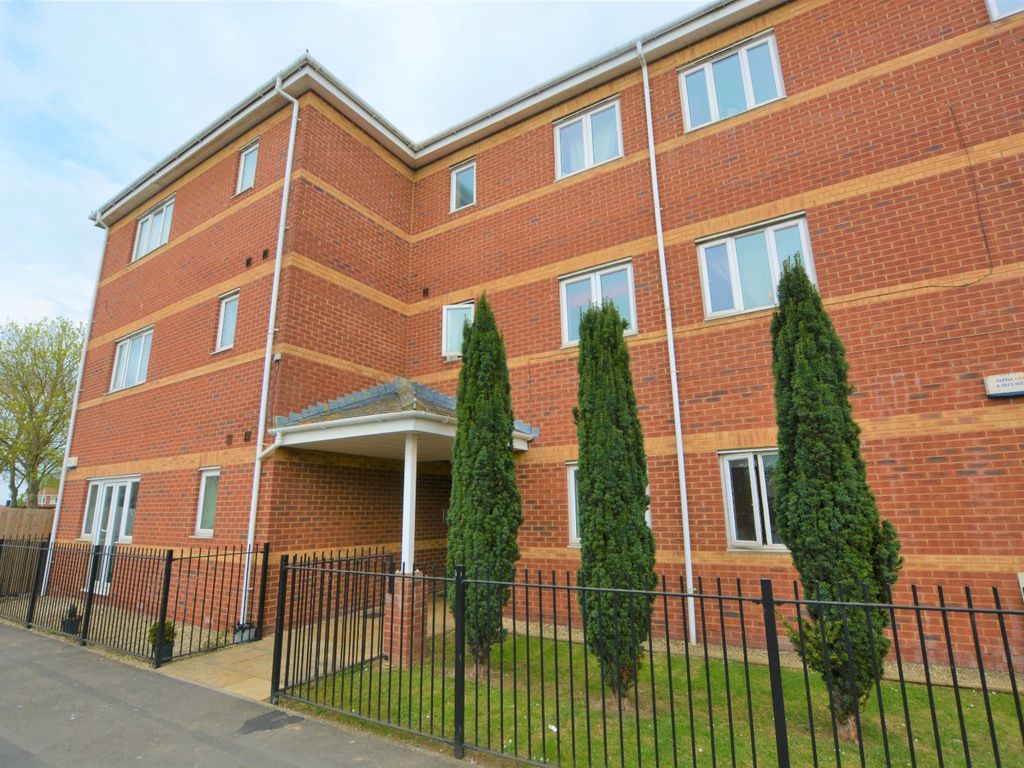 2 bed flat to rent in Bristol Road, Quedgeley, Gloucester GL2, £895 pcm