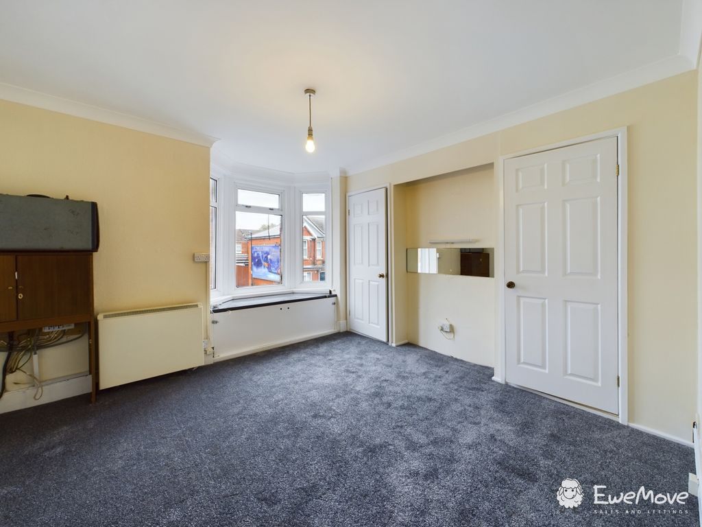 1 bed flat for sale in Romsey Road, Shirley, Southampton SO16, £150,000