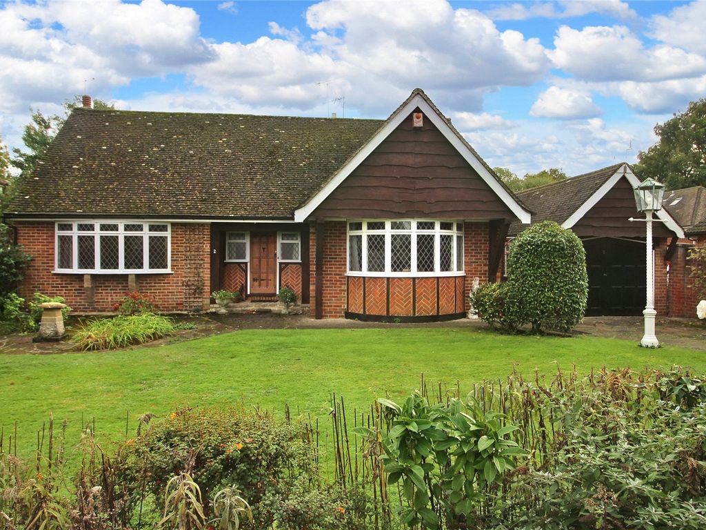 4 bed bungalow for sale in Velmead Road, Fleet, Hampshire GU52 Zoopla