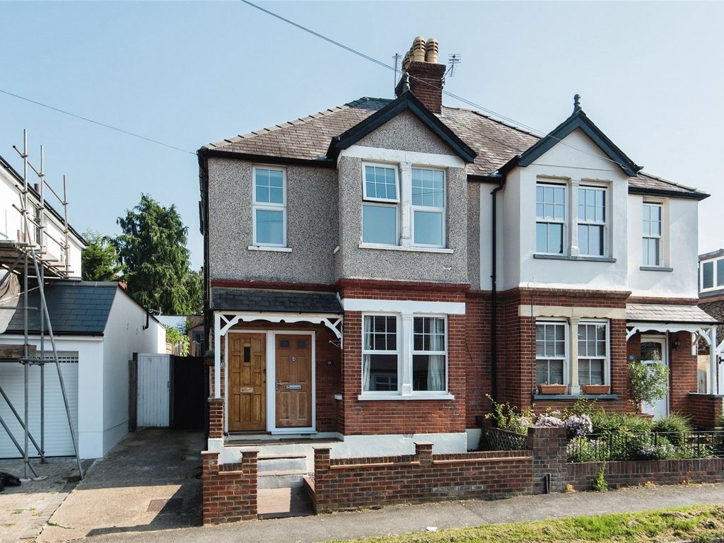 2 bed flat for sale in Donnington Road, Worcester Park KT4, £350,000