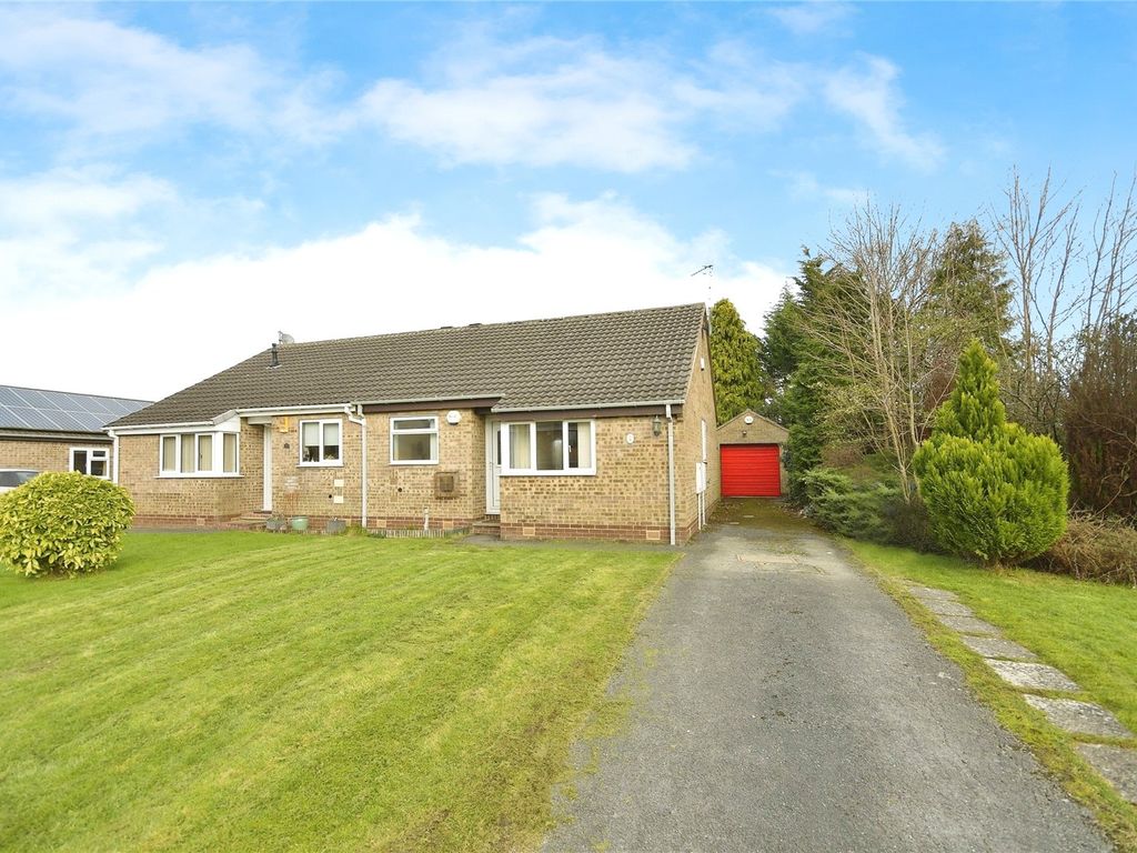 2 bed bungalow for sale in Berwick Close, Chesterfield, Derbyshire S40