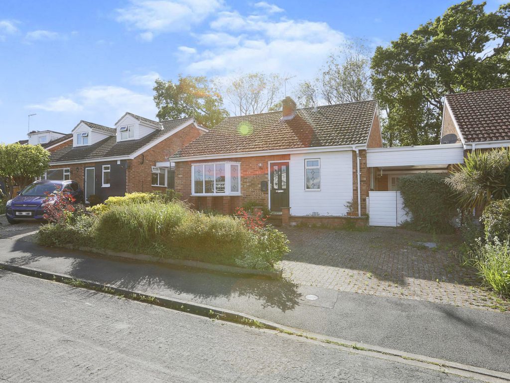 2 bed bungalow for sale in Keepers Close, Drakes Broughton, Pershore