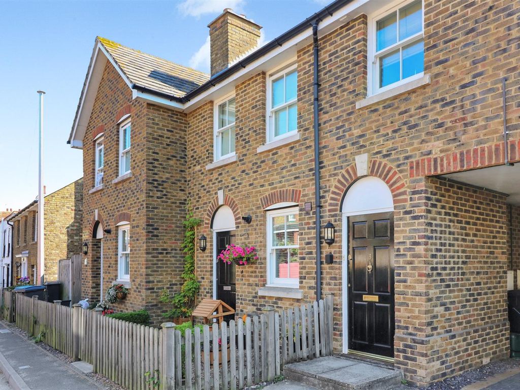 2 bed flat to rent in Dover Road, Sandwich CT13, £935 pcm Zoopla