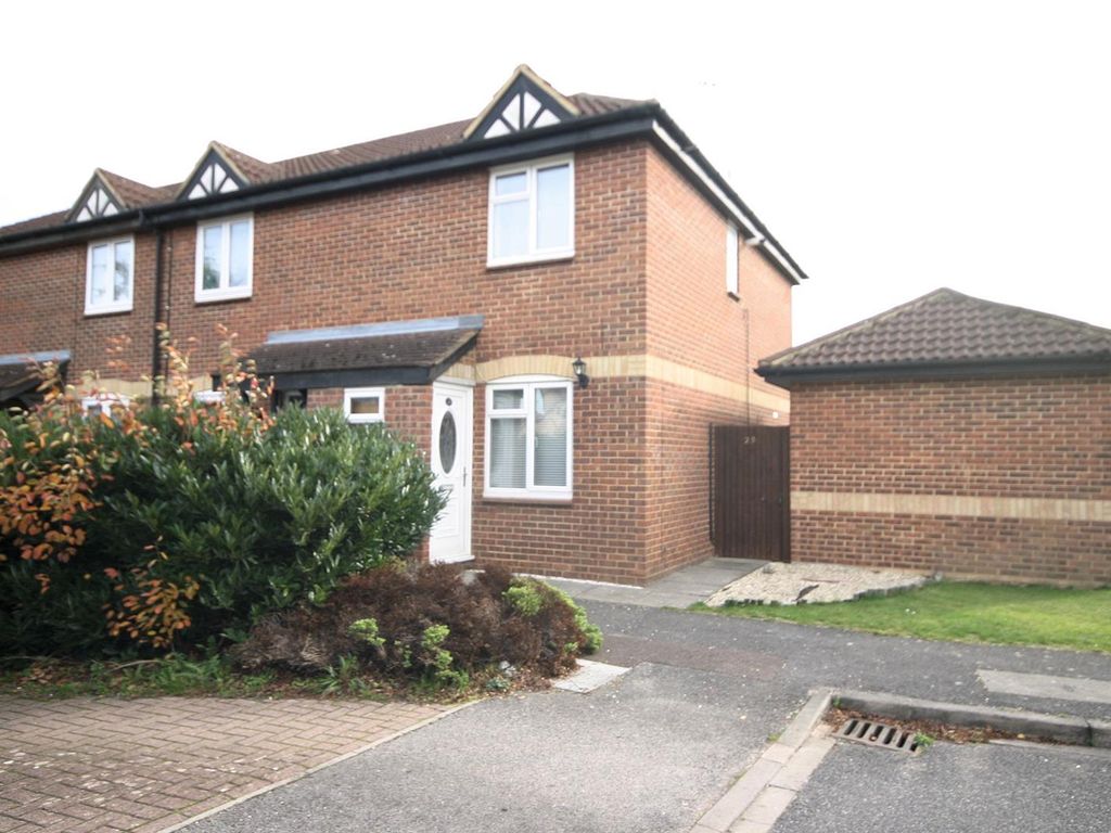 2 bed end terrace house for sale in Elveden Close, Bushmead, Luton LU2