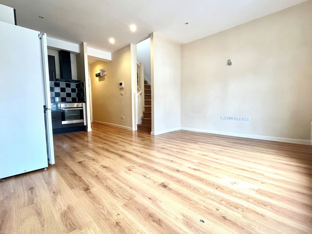 1 bed flat to rent in High Street, Camberley GU15 Zoopla