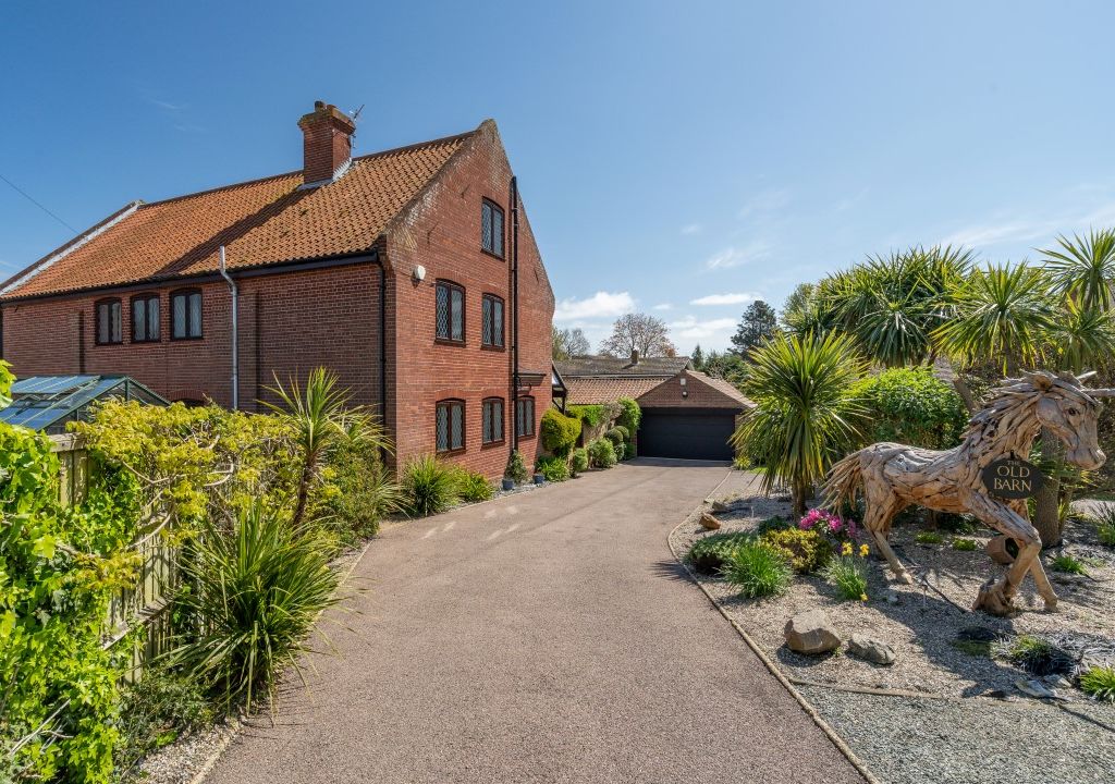 4 bed barn conversion for sale in Kennel Loke, Gorleston, Great
