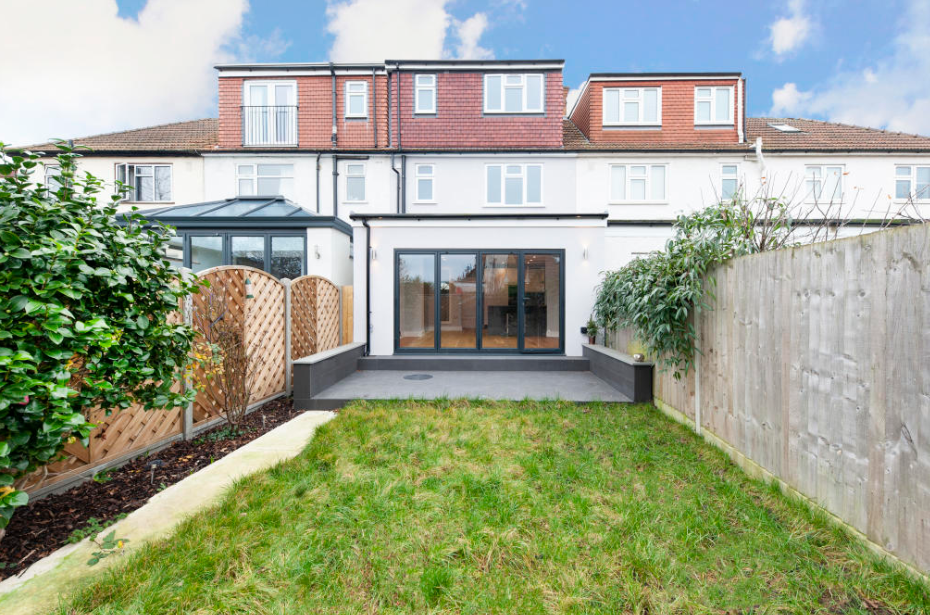 4 bed terraced house to rent in Blakes Terrace, New Malden, Motspur