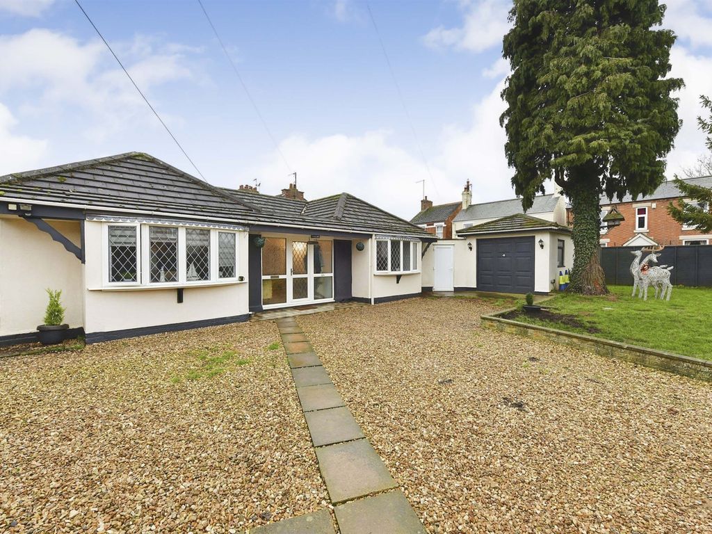 3 bed detached bungalow for sale in Coxs Lane, Broughton, Kettering