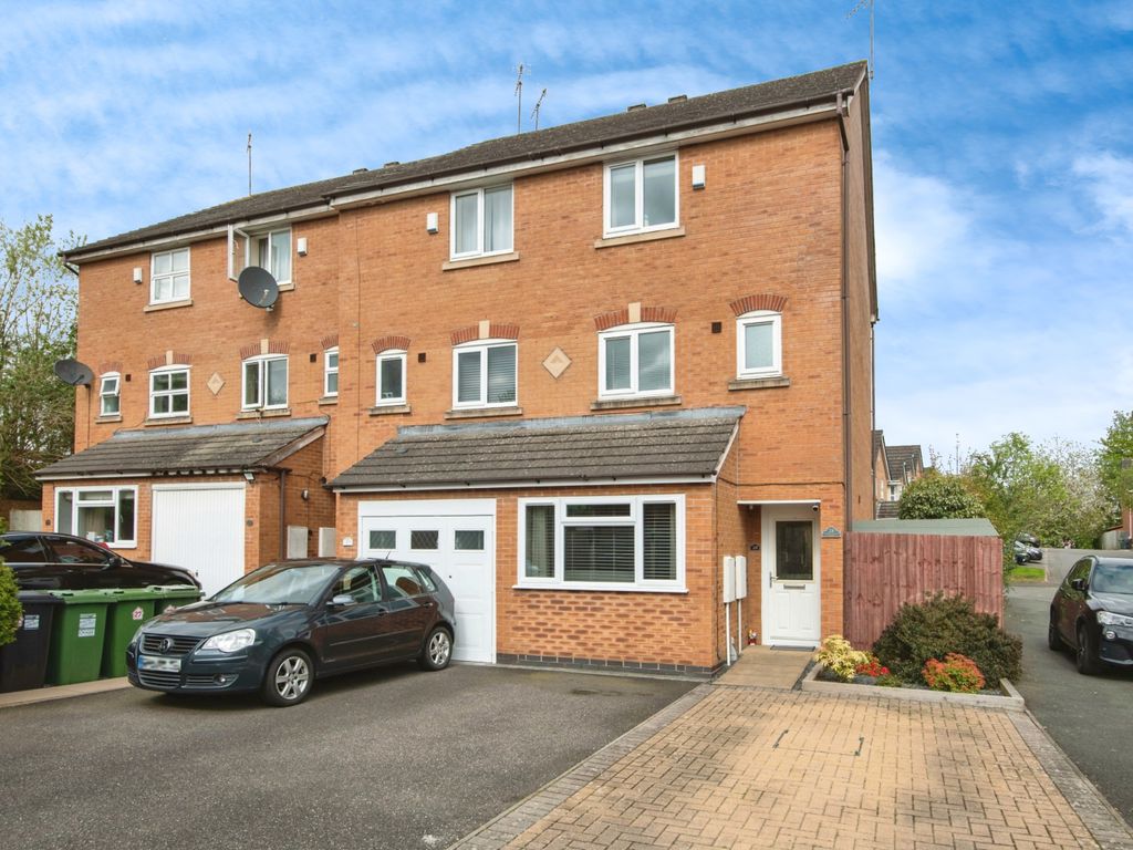 4 bed end terrace house for sale in Honeychurch Close, Redditch