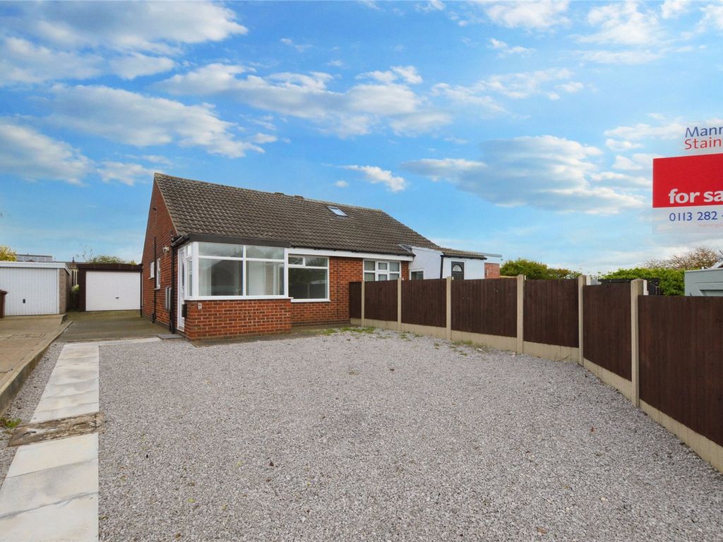 2 bed bungalow for sale in Wood Crescent, Rothwell, Leeds, West