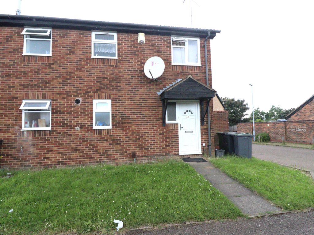 3 bed semidetached house to rent in Rodeheath, Luton LU4, £1,300 pcm