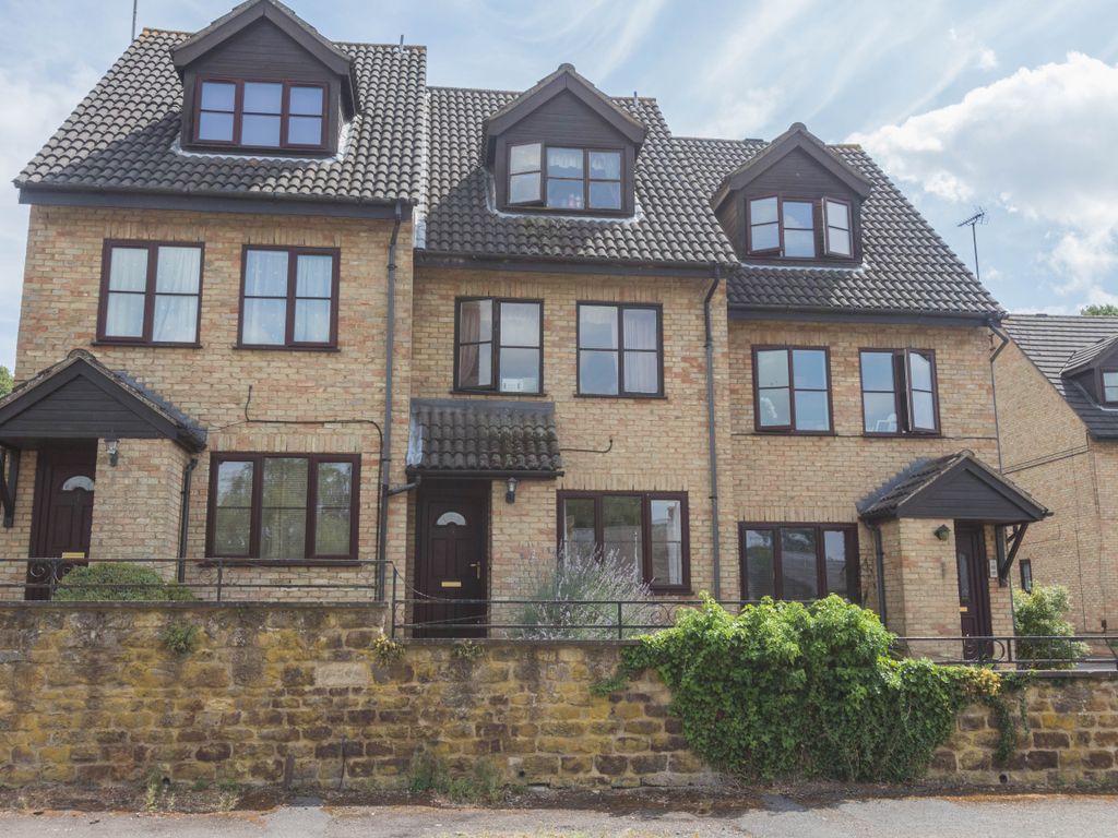1 bed flat to rent in The Wells, Finedon, Wellingborough NN9, £585 pcm