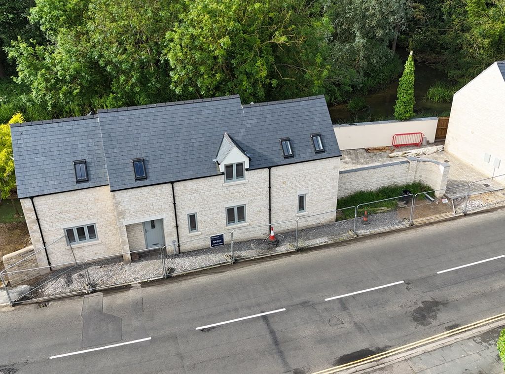 New home, 3 bed detached house for sale in Stamford Road, Market