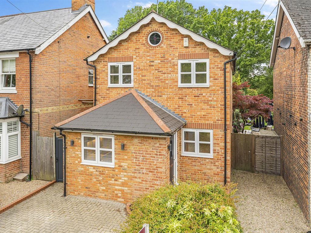 3 bed detached house for sale in New Wokingham Road, Crowthorne, Berkshire RG45, £650,000 Zoopla