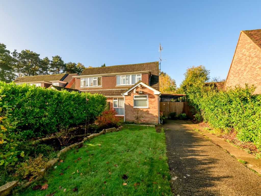 3 bed semidetached house for sale in Foxcote, Finchampstead RG40 Zoopla