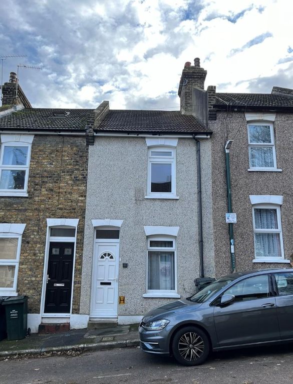 2 bed terraced house to rent in Castle Street, Greenhithe DA9, £1,500