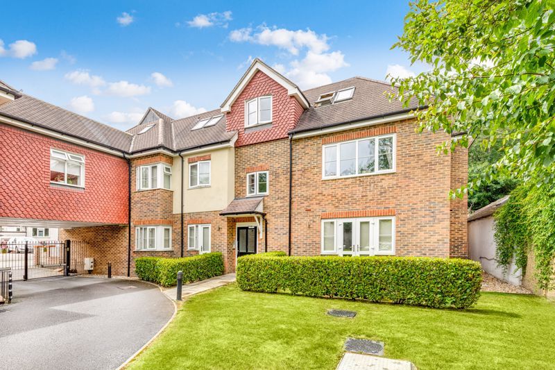 2 bed flat for sale in Outwood Lane, Chipstead, Coulsdon CR5 - Zoopla