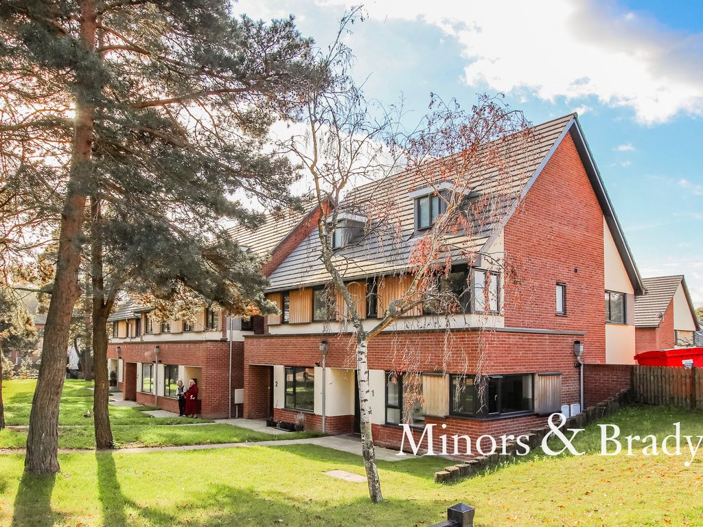 3 bed semidetached house for sale in Le Safferne Gardens, Norwich NR3