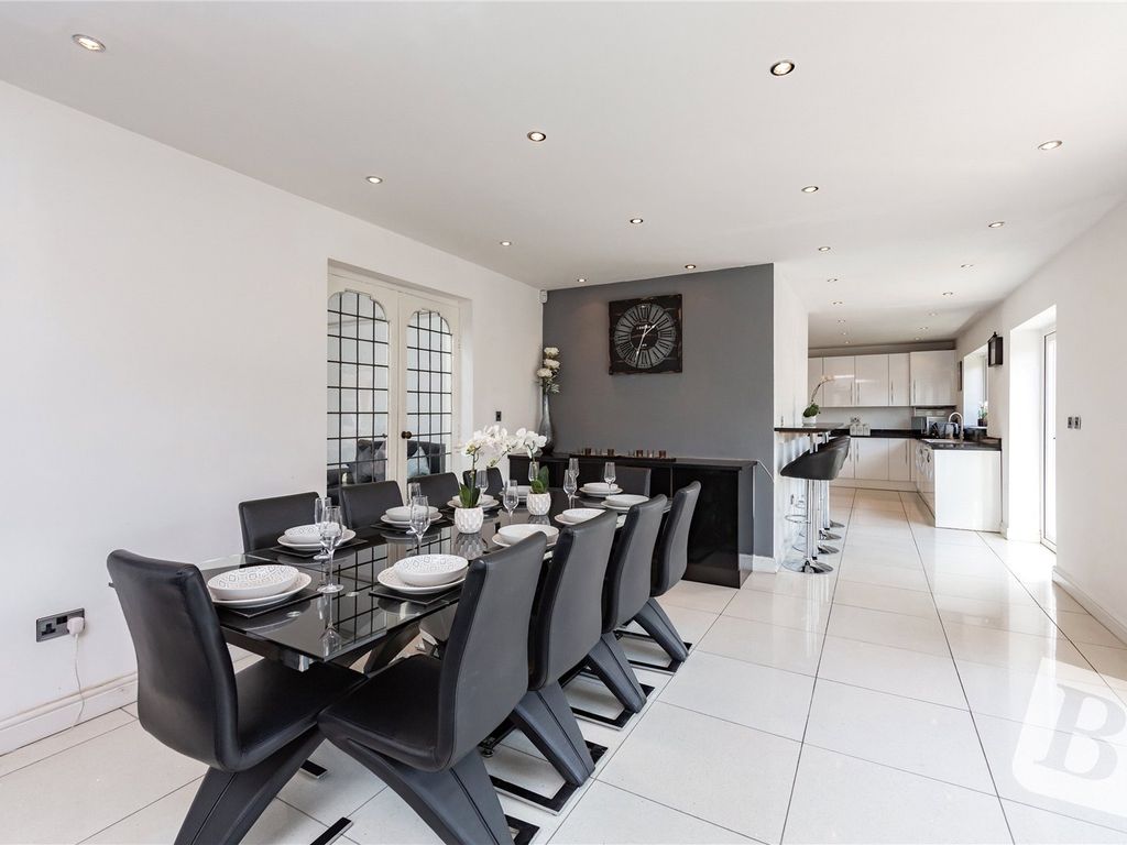 6 bed semidetached house for sale in Norfolk Road, Seven Kings IG3, £