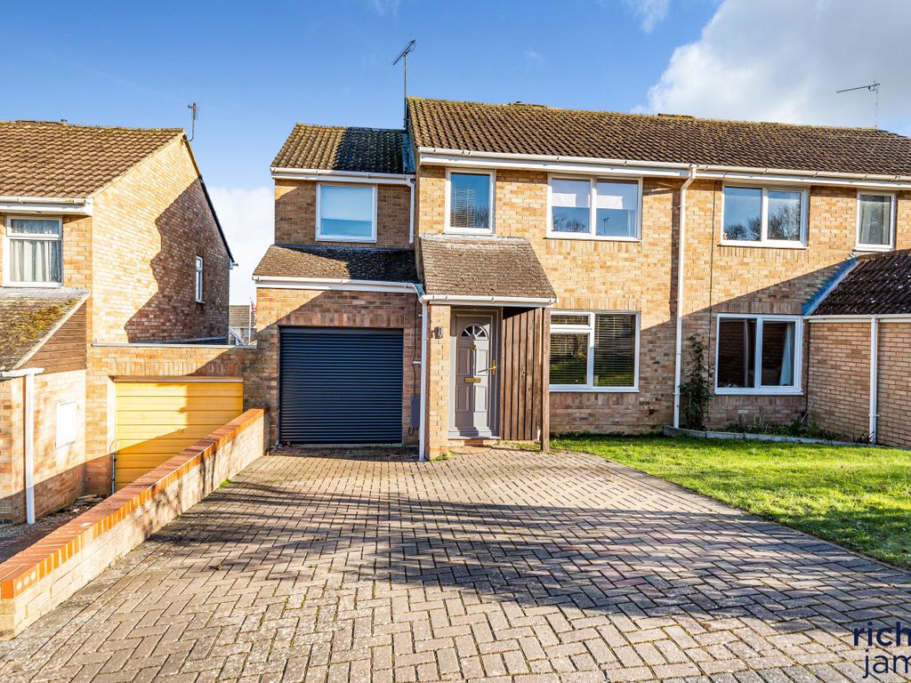 4 bed semidetached house for sale in Knowlands, Highworth, Wiltshire