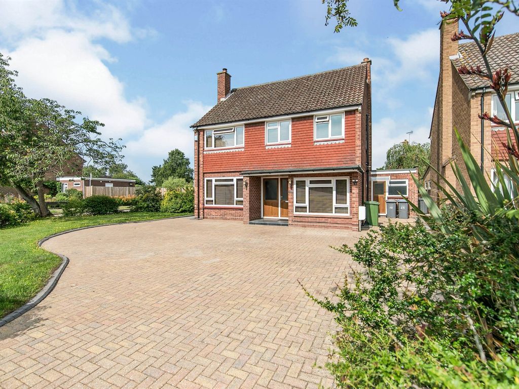 4 bed detached house for sale in Salehurst Road, Ipswich IP3, £530,000