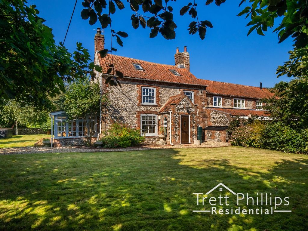 4 bed semidetached house for sale in Hungry Hill, Northrepps, Cromer