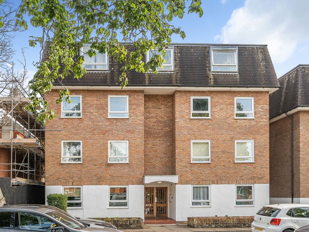 2 bed flat for sale in Chinbrook Road, London SE12, £275,000 Zoopla