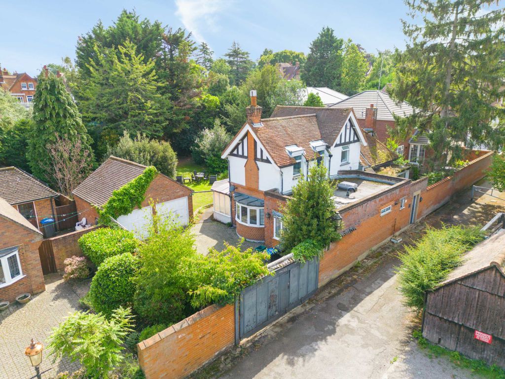 4 bed detached house for sale in Southborough Road, Surbiton KT6, £