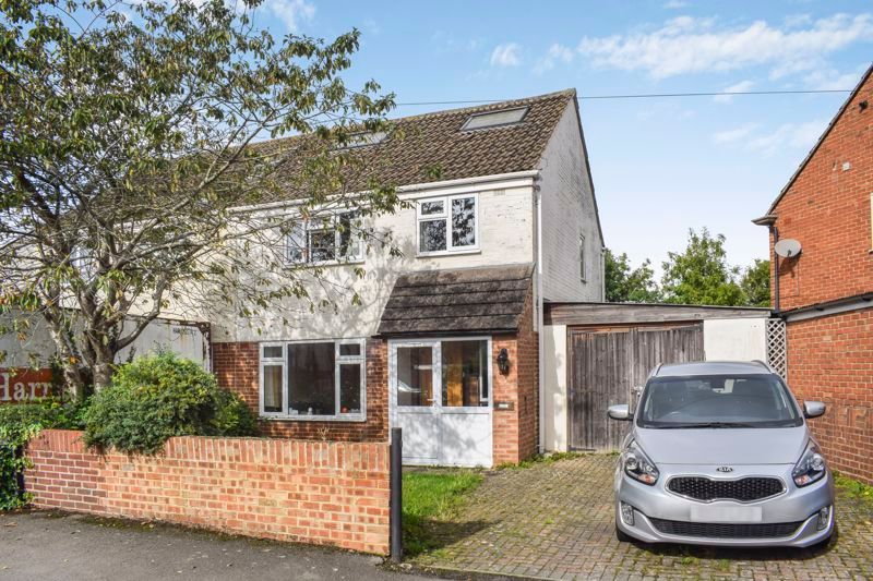 3 bed semidetached house to rent in Hazel Crescent, Kidlington OX5, £