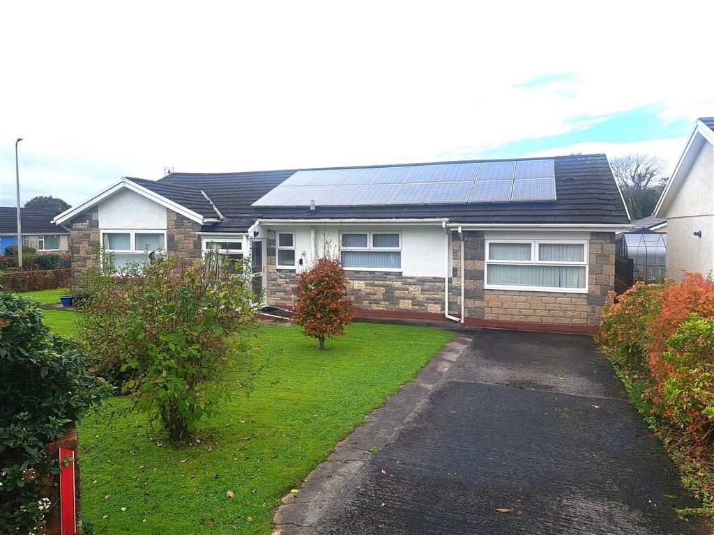3 bed bungalow for sale in Fairoak, Pontamman, Ammanford SA18, £269,950