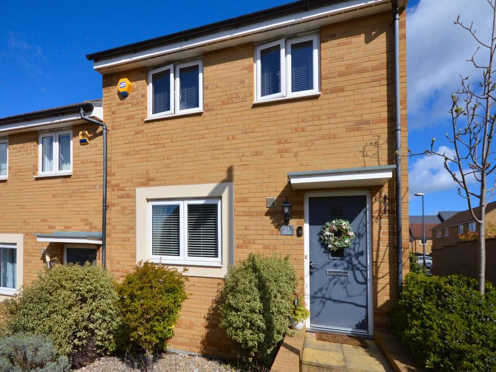 3 bed semidetached house for sale in Hawthorn Way, Emersons Green