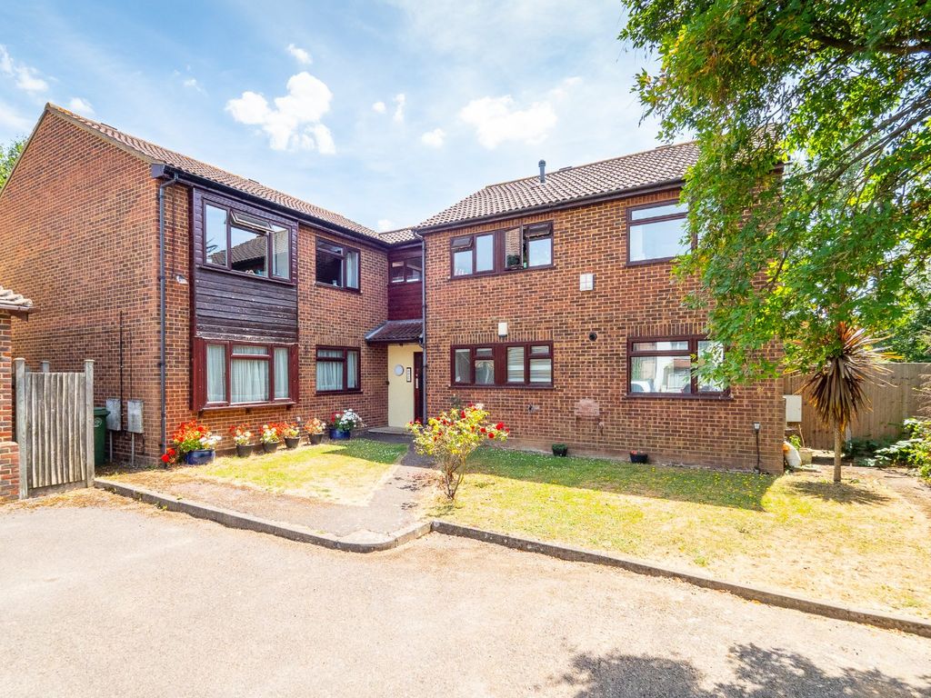 2 bed flat for sale in Alexander Lodge, 97A Gander Green Lane, Sutton