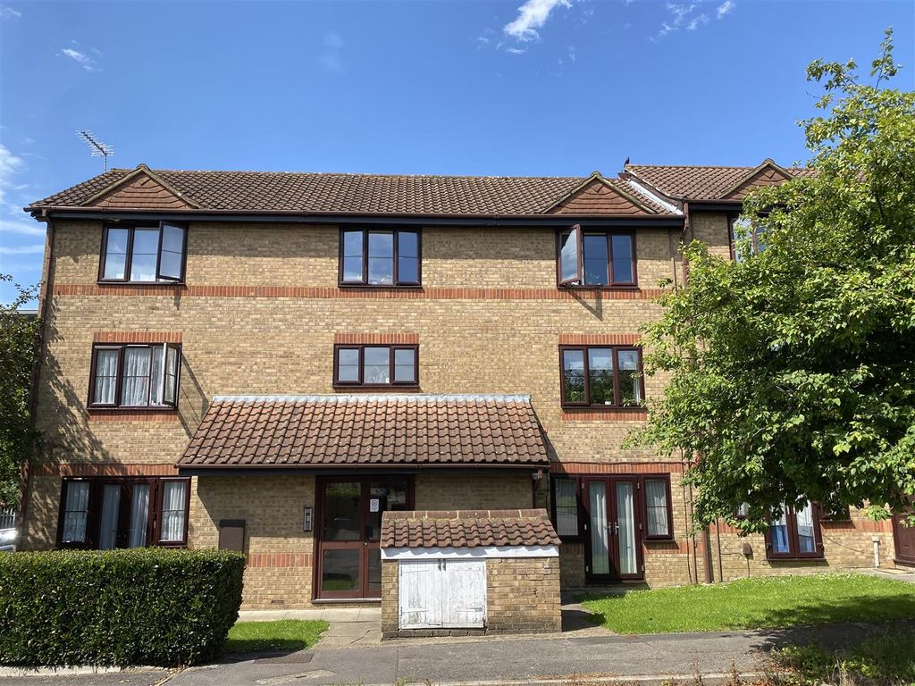 Studio to rent in Dunnock Close, Borehamwood WD6 Zoopla