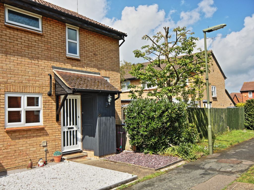 2 bed terraced house to rent in Watermead, Woking GU21, £1,400 pcm Zoopla