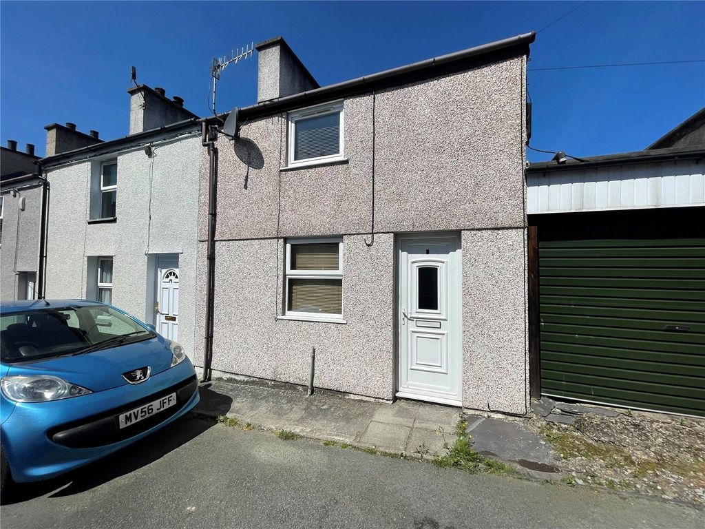 2 bed end terrace house for sale in Glanafon Street, Bethesda, Bangor