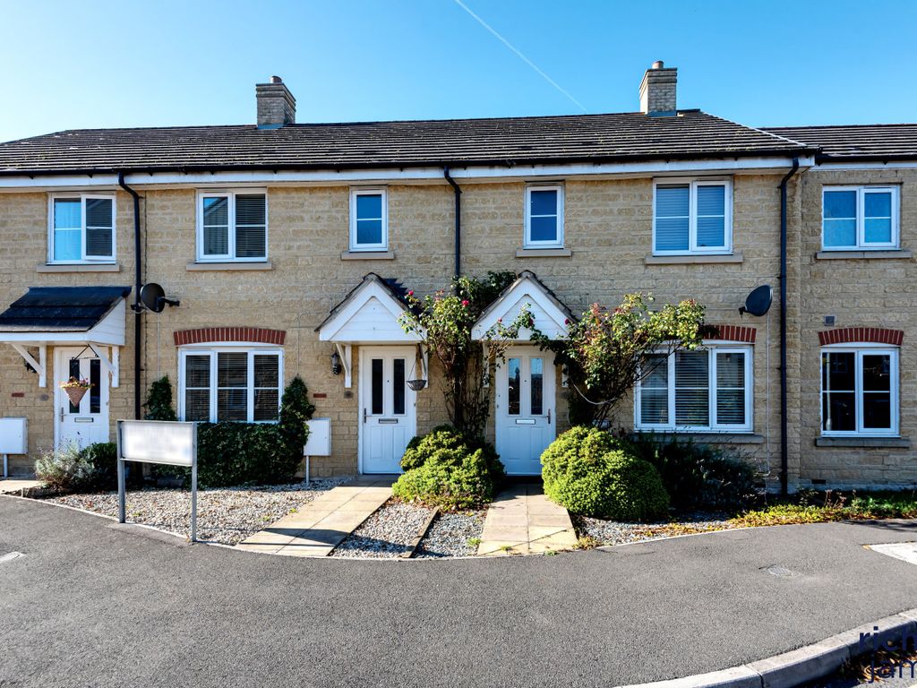 2 bed terraced house for sale in Cleveland Road, Moulden Hill SN5 Zoopla