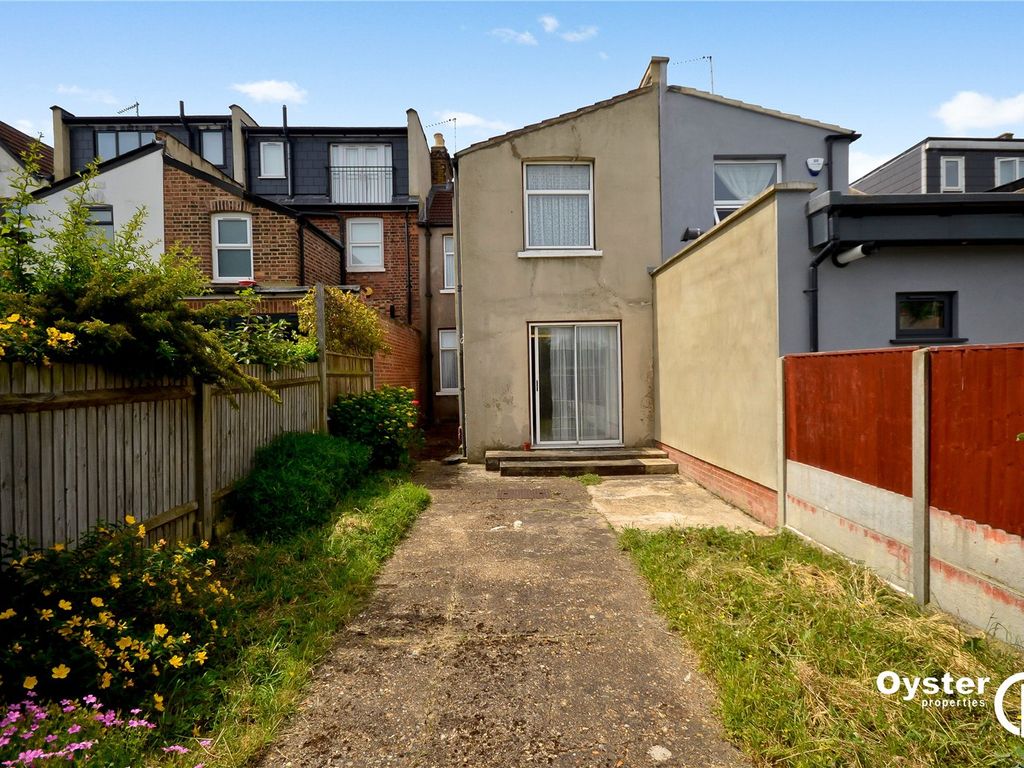 3 bed terraced house for sale in Glenthorne Road, London N11 Zoopla