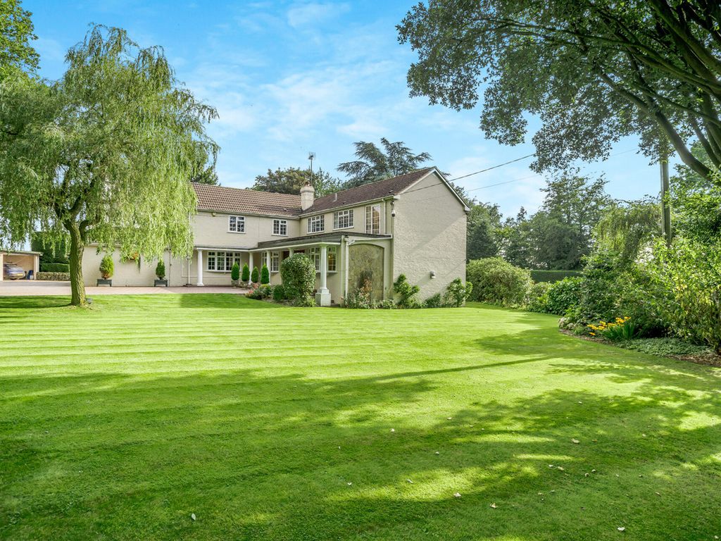 5 bed detached house for sale in Stafford Road, Uttoxeter ST14, £