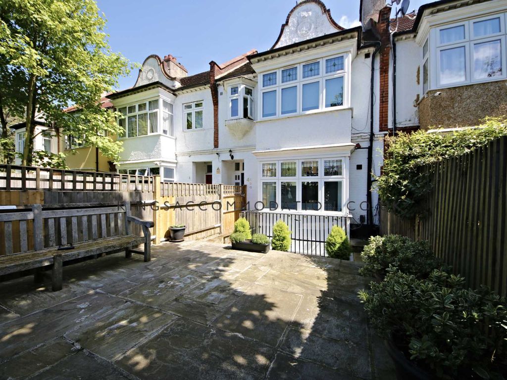 Studio to rent in Ashurst Gardens, Tulse Hill SW2, £1,200 pcm Zoopla