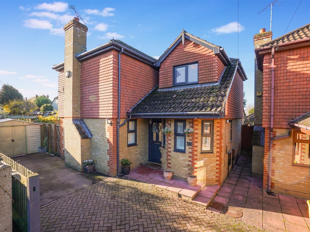 3 bed detached house for sale in Station Road, Newington, Sittingbourne ME9, £375,000 Zoopla