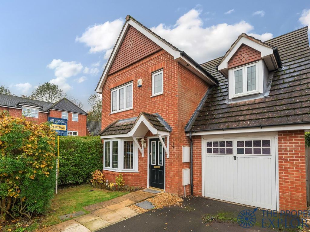 3 bed detached house for sale in Honeyleaze, Beggarwood, Basingstoke