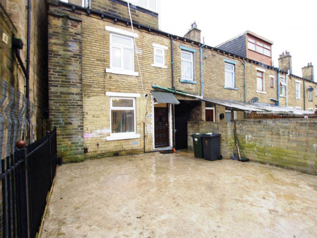 3 bed terraced house to rent in Tile Street, Manningham, Bradford BD8