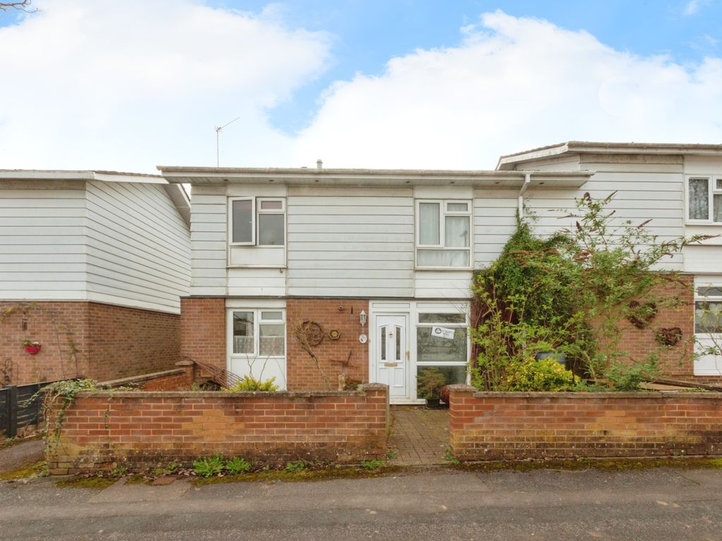 3 bed end terrace house for sale in Abbey Road, Basingstoke, Hampshire