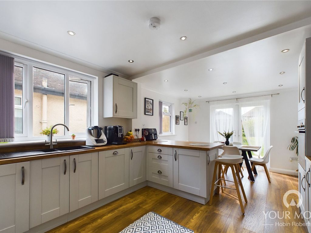 2 bed bungalow for sale in Bush Hill, The Headlands, Northampton NN3