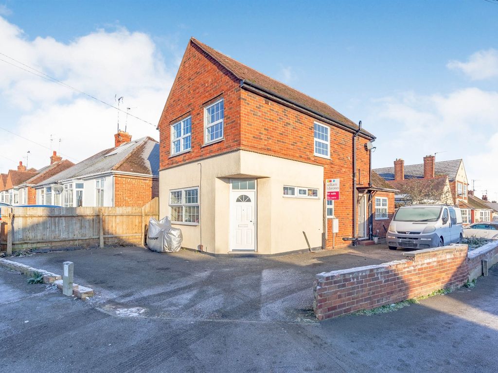 4 bed detached house for sale in St. Margarets Avenue, Rushden NN10