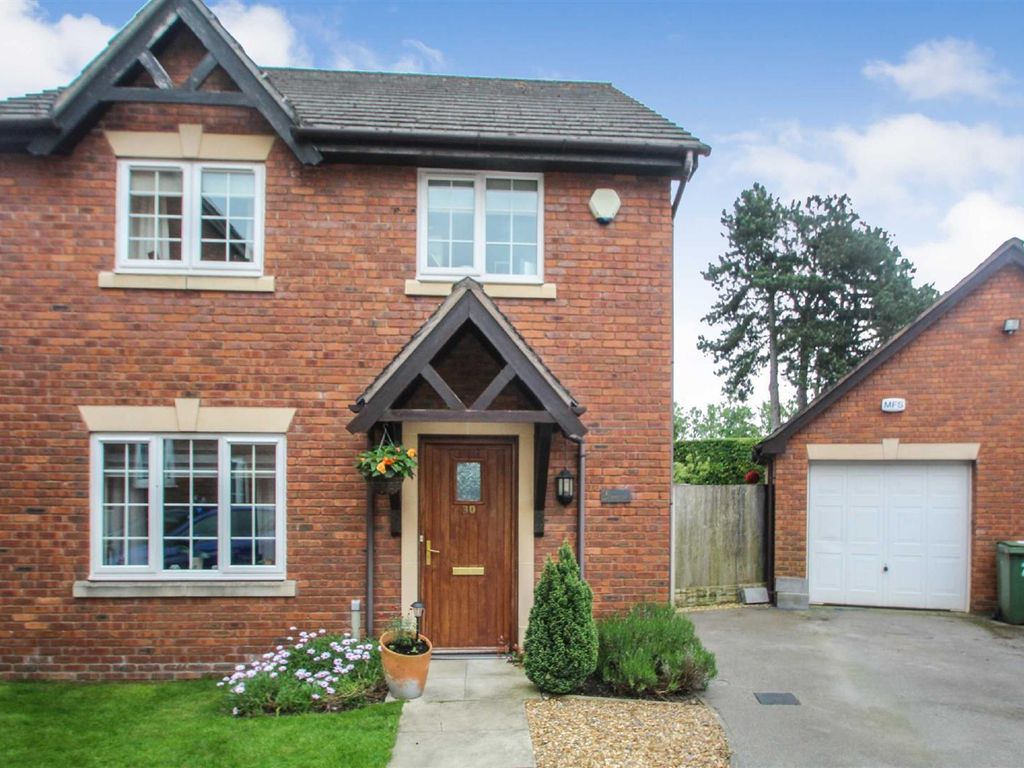 4 bed detached house for sale in Telford Rise, Chirk, Wrexham LL14, £