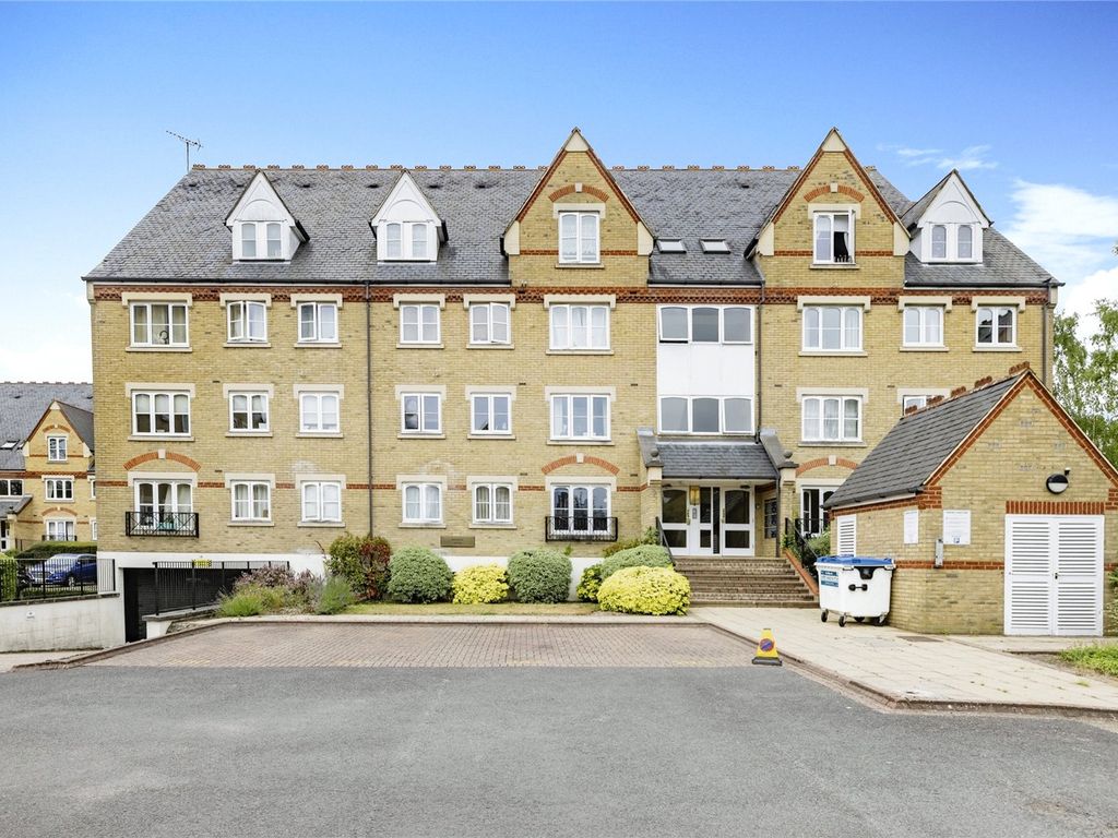 1 bed flat to rent in Exeter Close, Watford, Hertfordshire WD24, £1,250