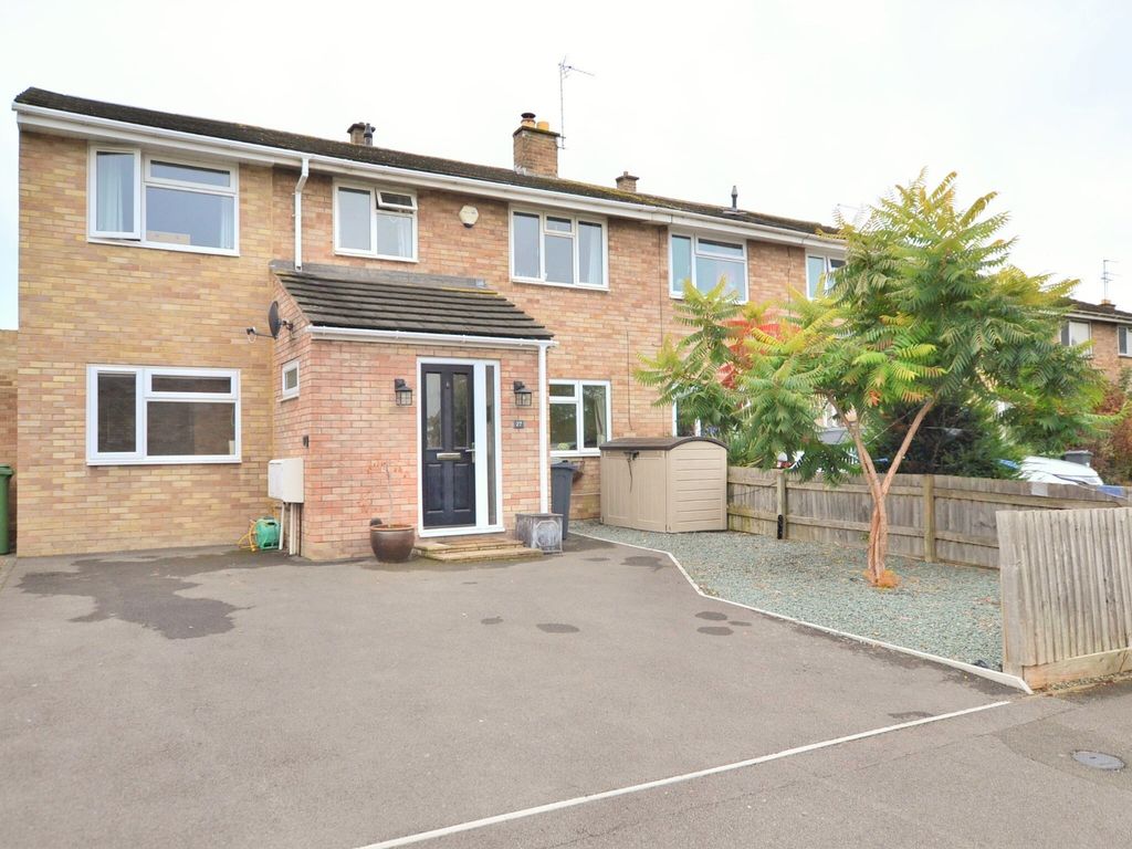 4 bed semidetached house for sale in Woodland Green, Upton St